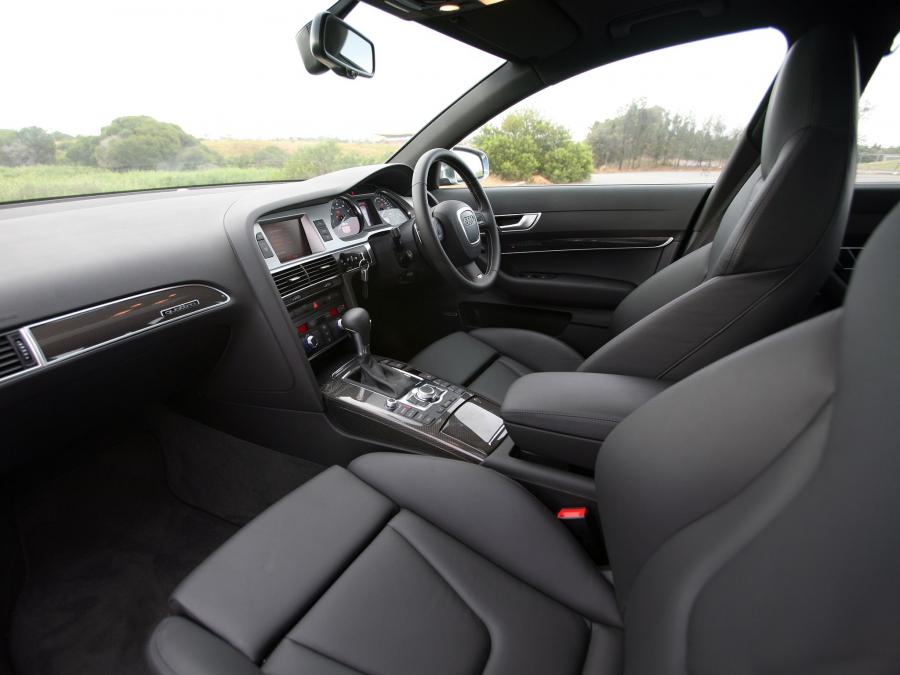 Интерьер Audi S6 Sedan (4F, C6) 2006 года  (AU) (фото 10 из 10)